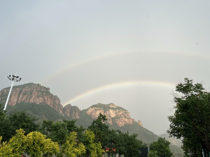 雨后彩虹