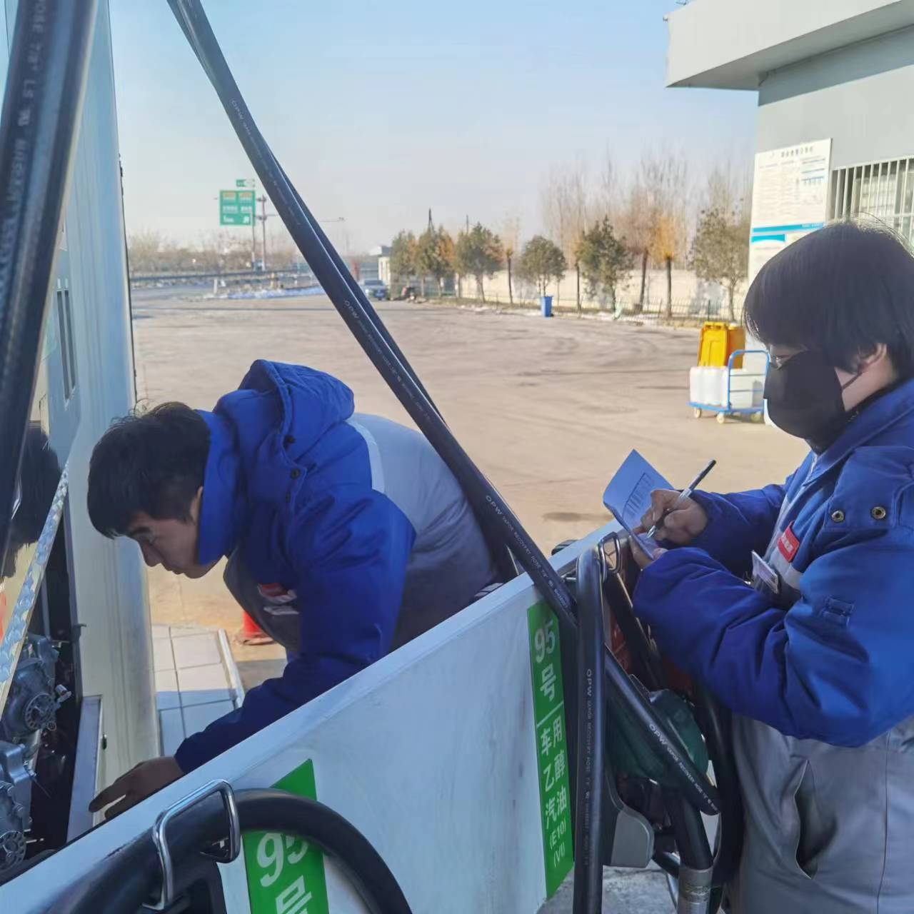 燕赵驿行集团能源分公司迁安加油站开展冬季安全生产培训教育