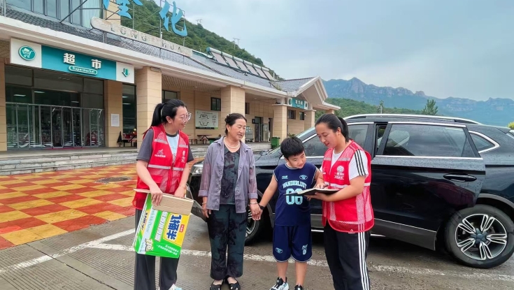 燕赵驿行集团承德分公司隆化服务区：洪水围困显担当“孤岛”，守护滞留司乘
