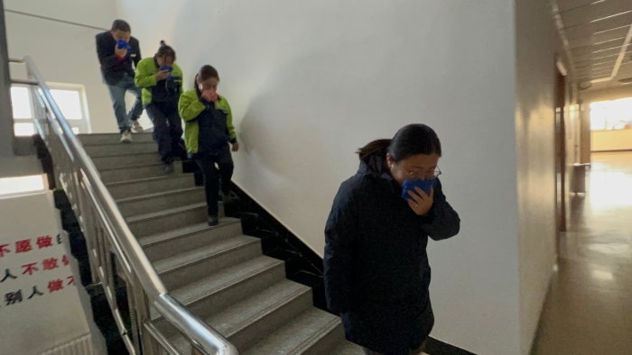 筑牢防火屏障 守护平安旅途——燕赵驿行集团宣化服务区全面开展消防宣传月活动 (2)