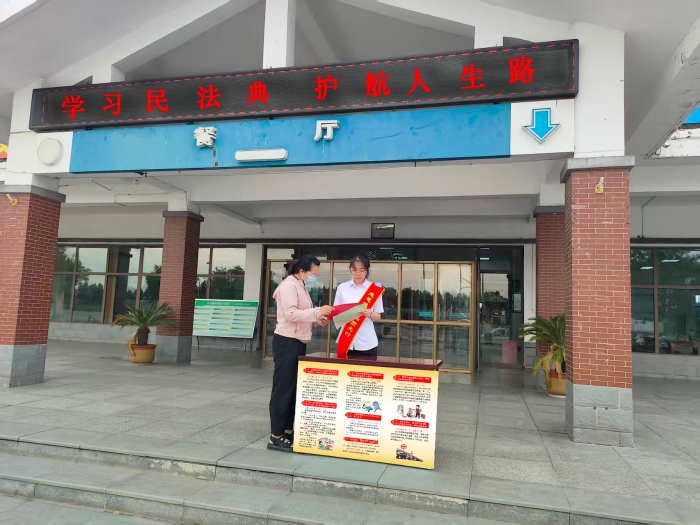 发放宣传资料.jpg